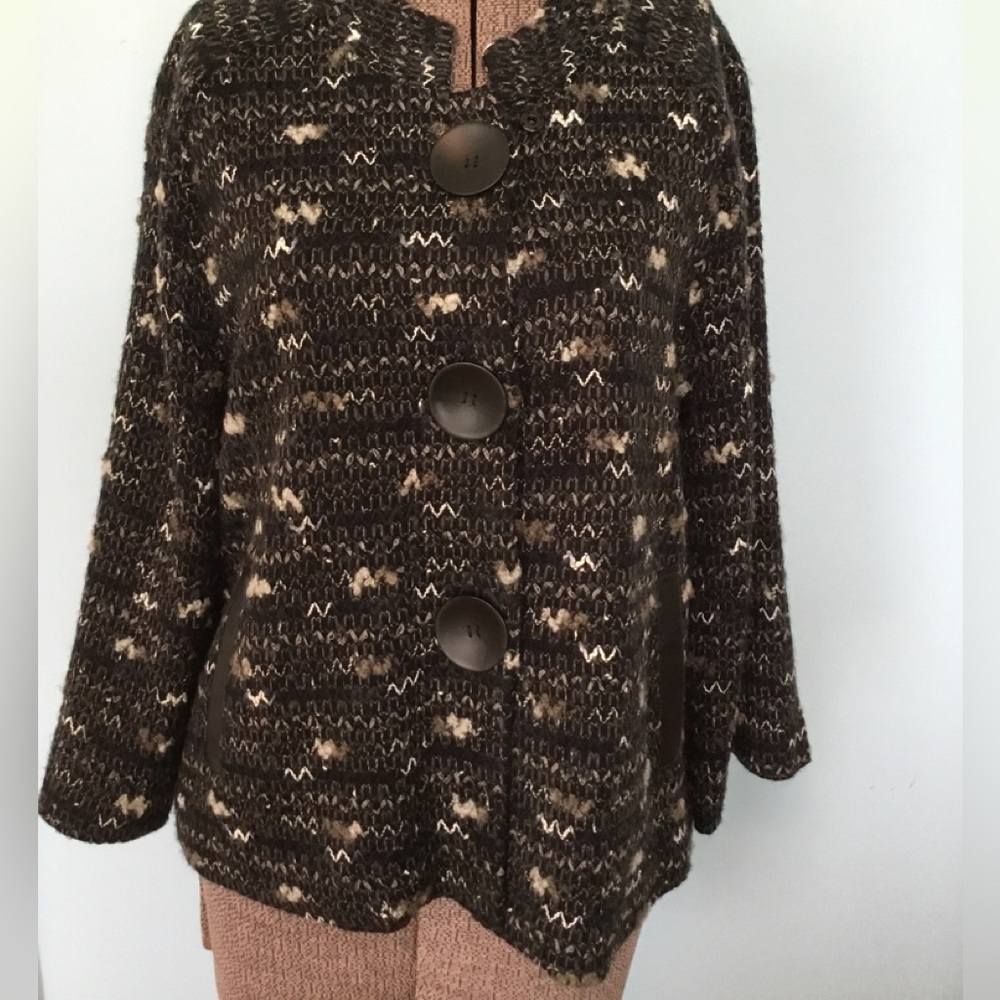 Black and white bucle jacket